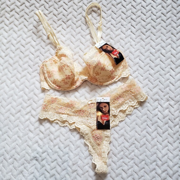 Triumph Other - TRIUMPH Retro Lace/Embroidered Bra & Tanga Set